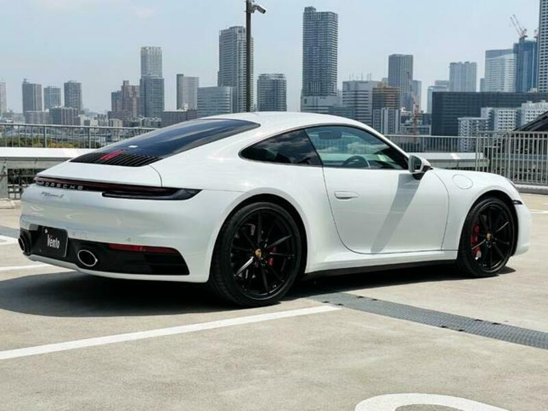 911