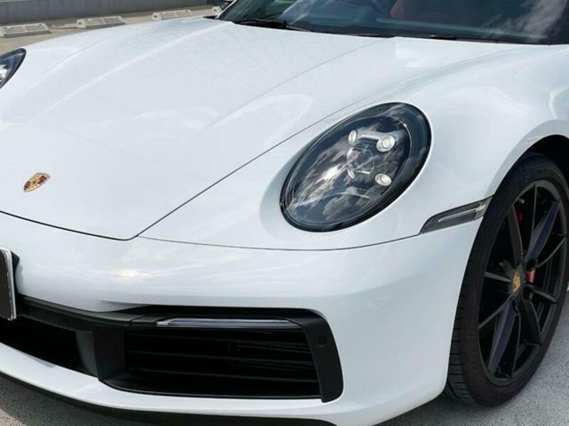911