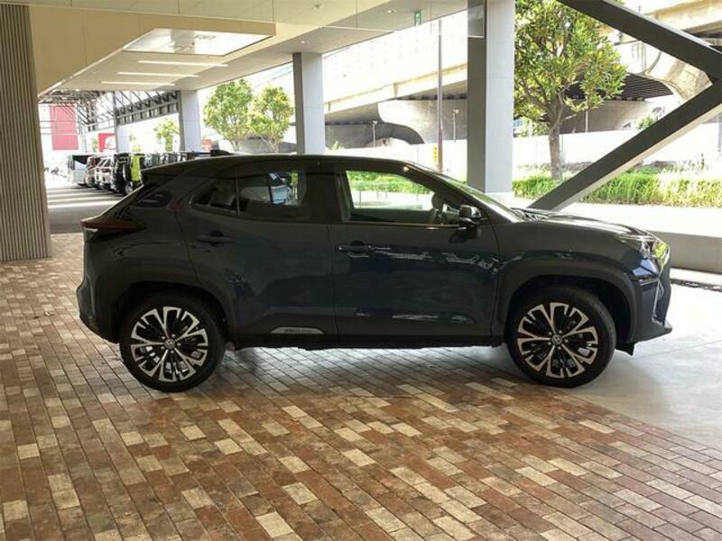YARIS CROSS