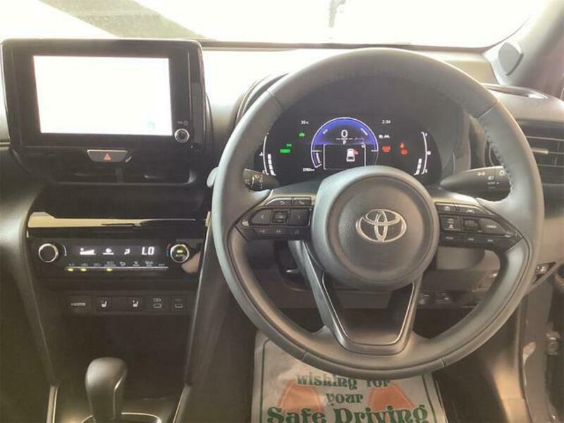 YARIS CROSS