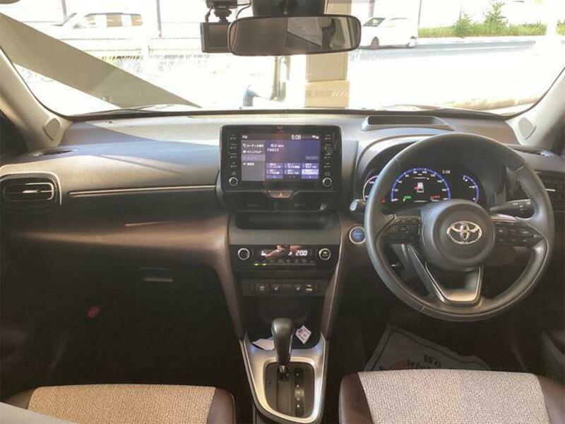 YARIS CROSS