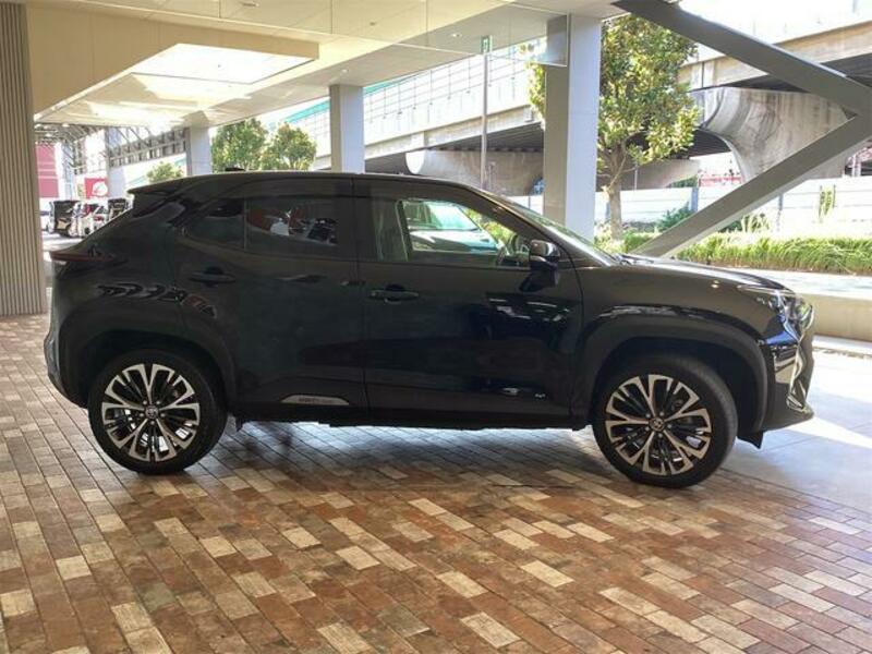 YARIS CROSS