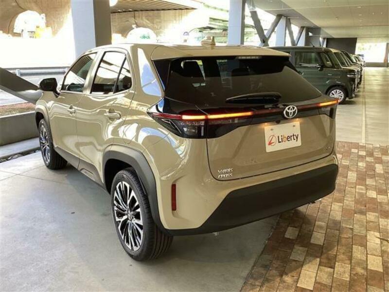 YARIS CROSS