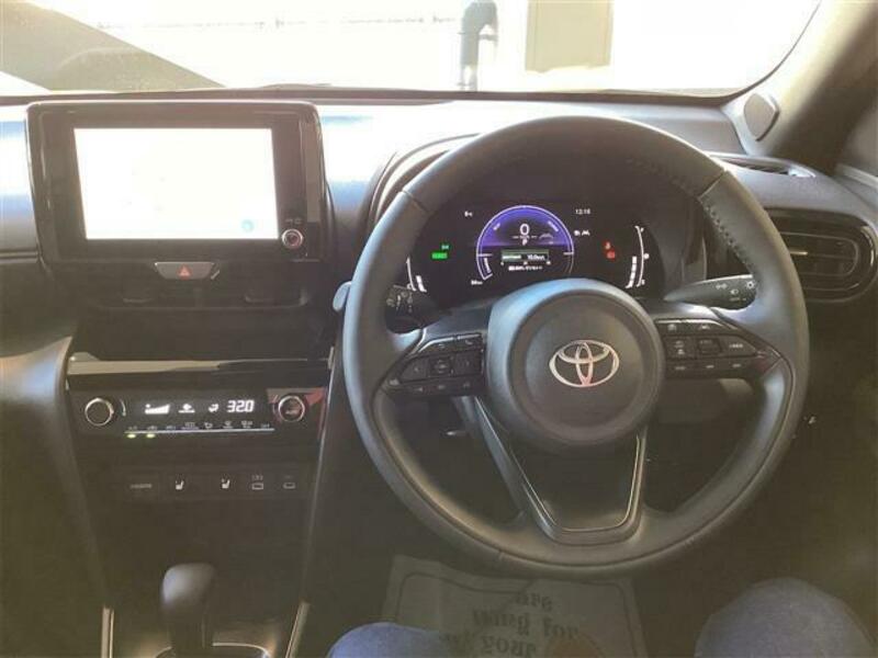 YARIS CROSS