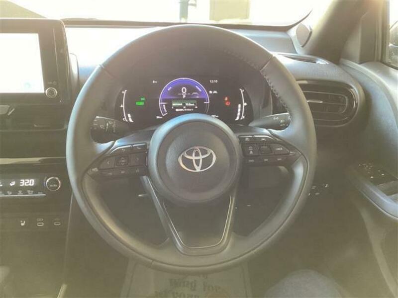 YARIS CROSS
