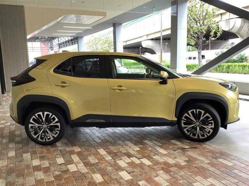 YARIS CROSS