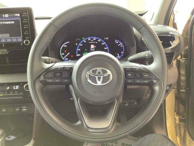 YARIS CROSS