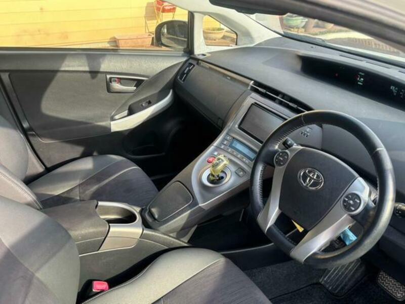 PRIUS PHV
