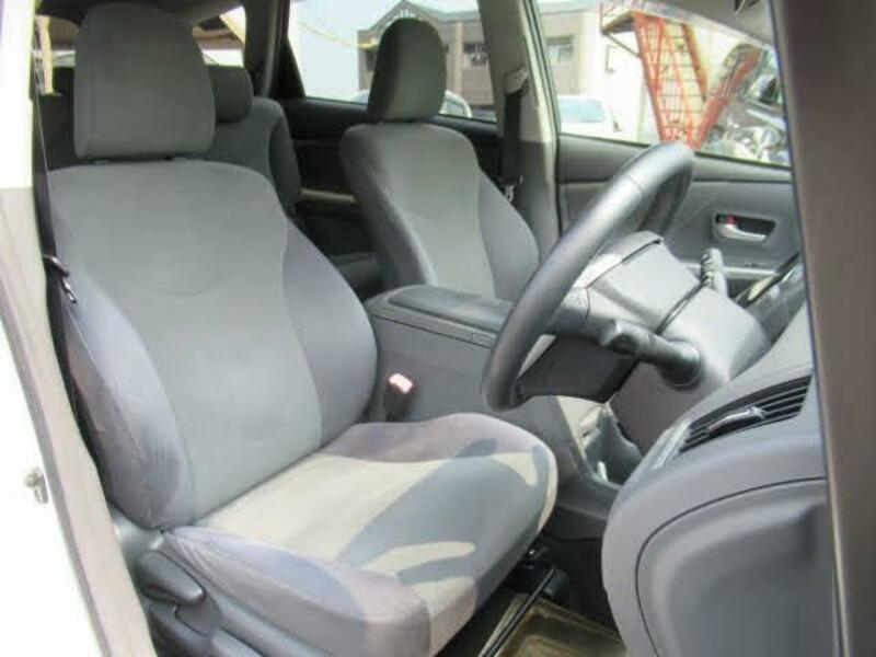 PRIUS ALPHA