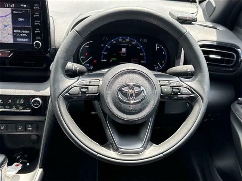 YARIS CROSS