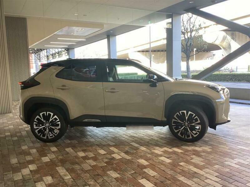YARIS CROSS