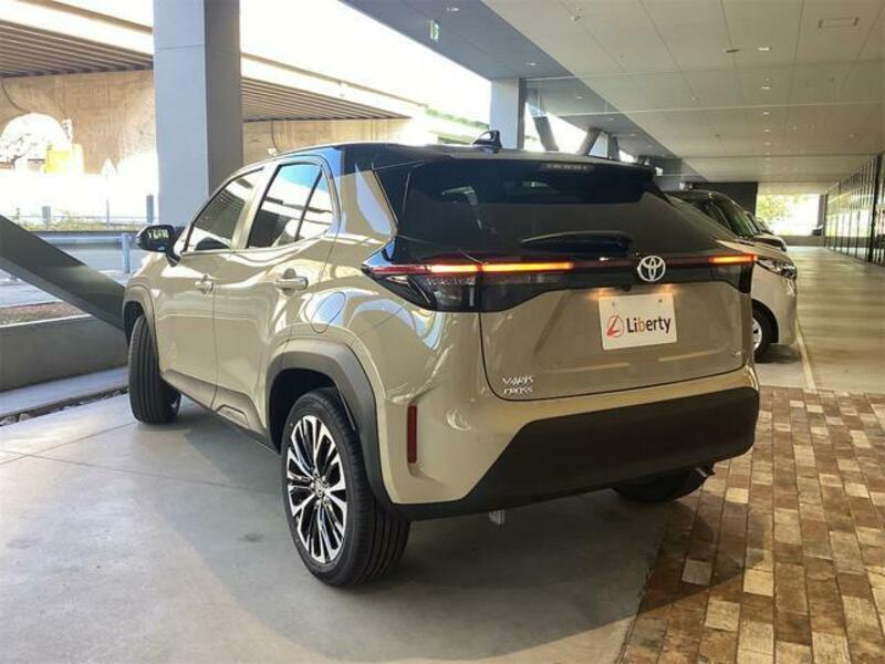 YARIS CROSS