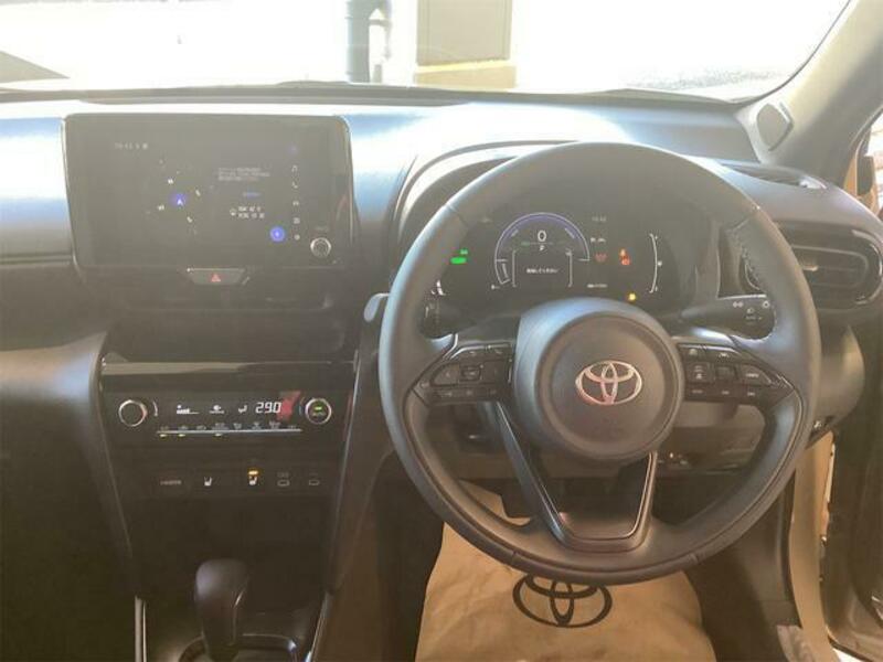 YARIS CROSS