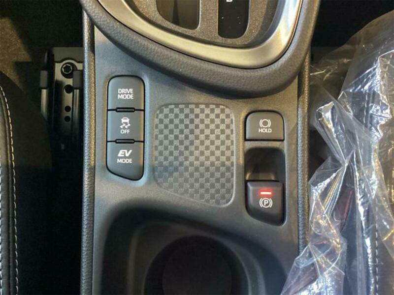 YARIS CROSS