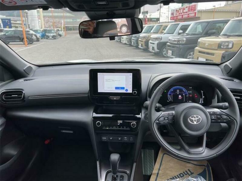 YARIS CROSS