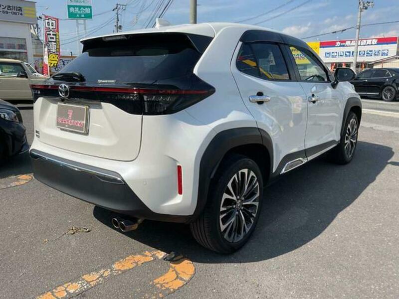 YARIS CROSS