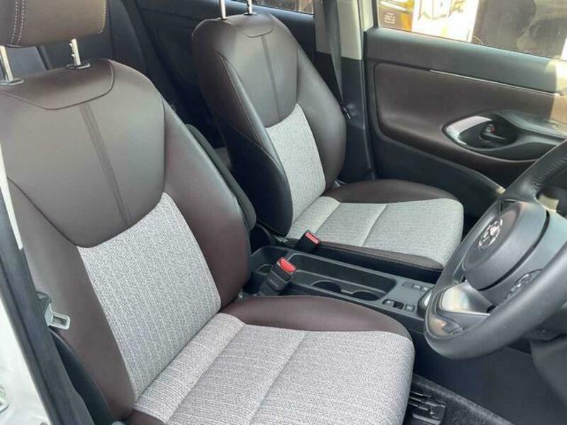 YARIS CROSS