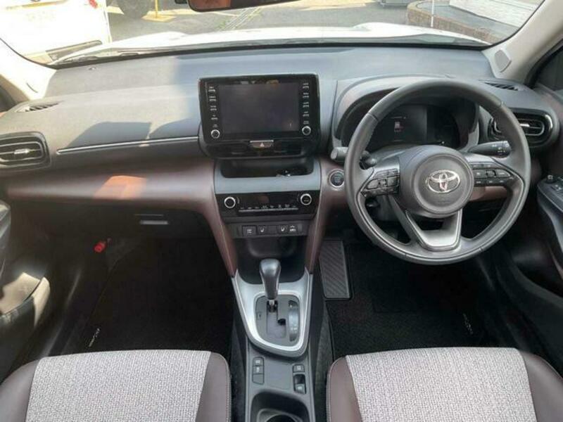 YARIS CROSS