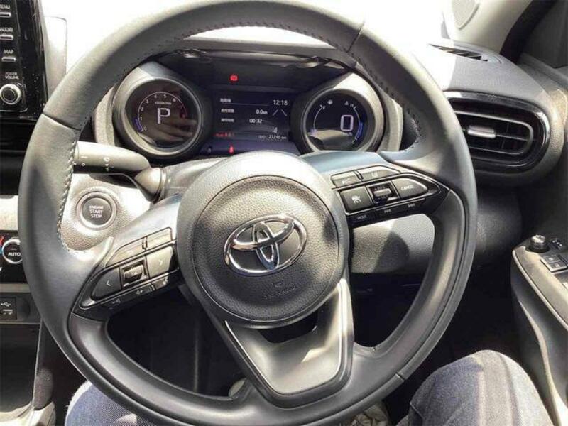 YARIS CROSS