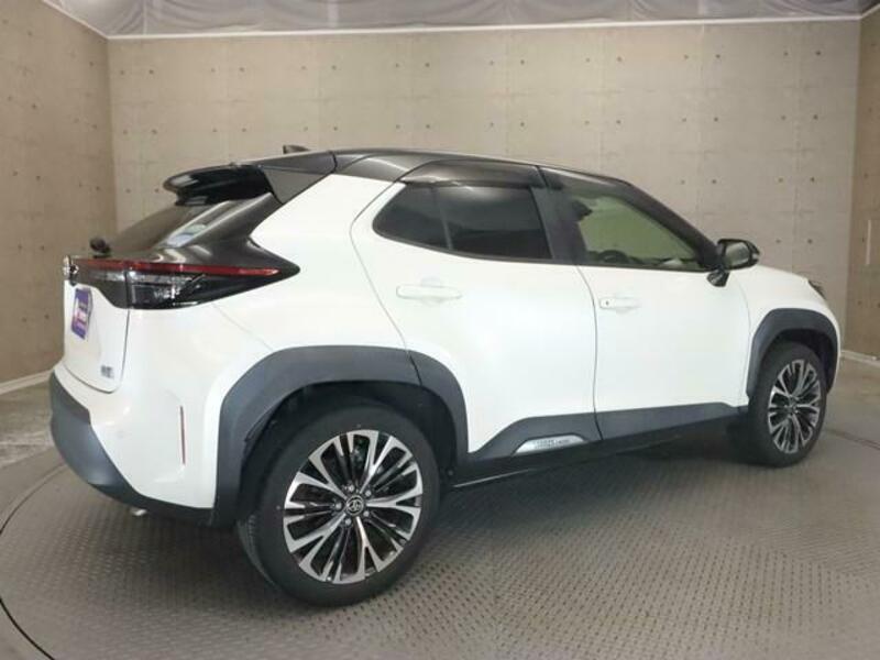 YARIS CROSS