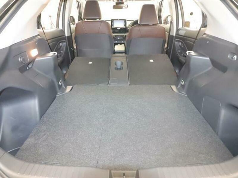 YARIS CROSS