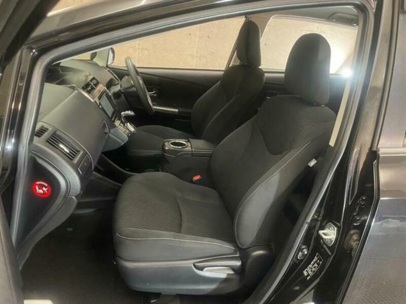 PRIUS ALPHA