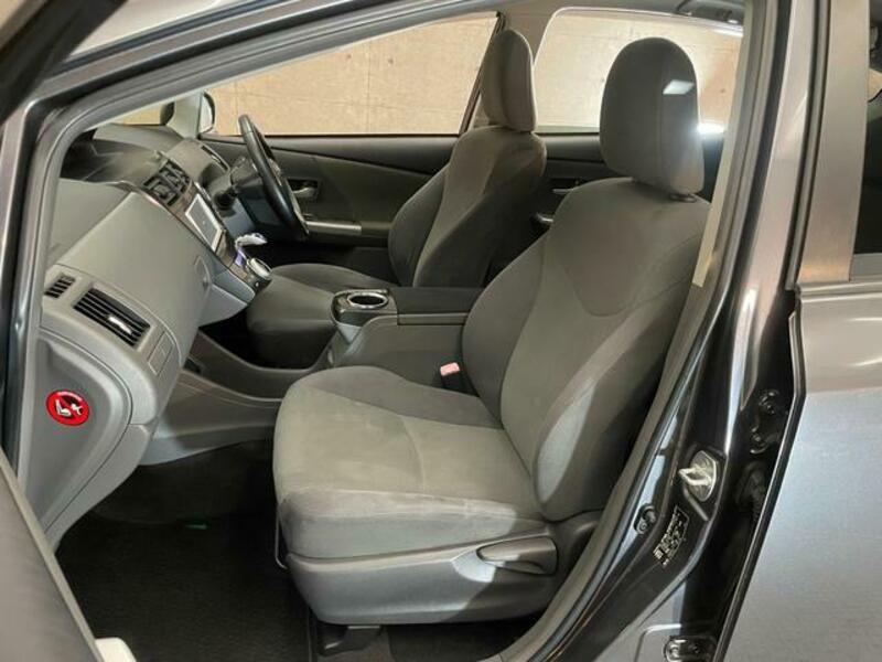 PRIUS ALPHA