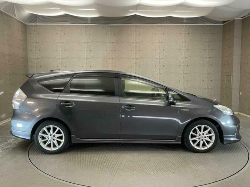 PRIUS ALPHA
