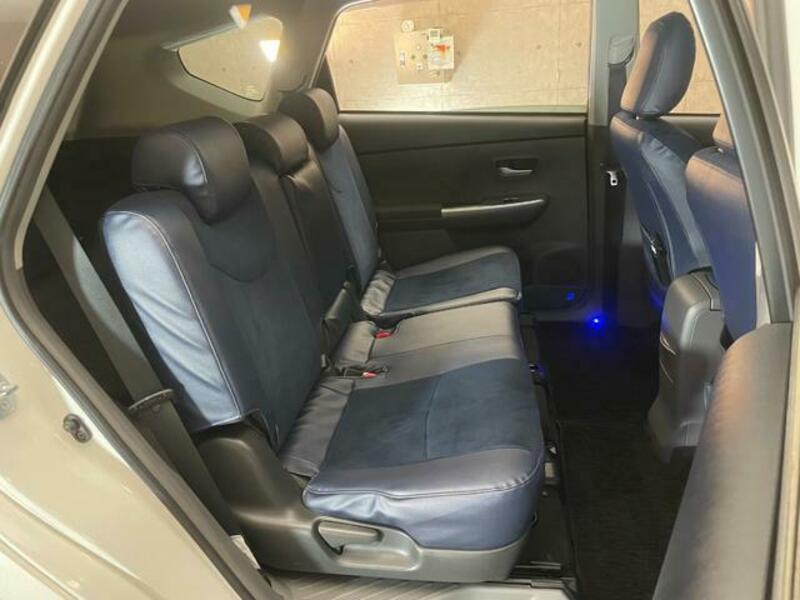 PRIUS ALPHA