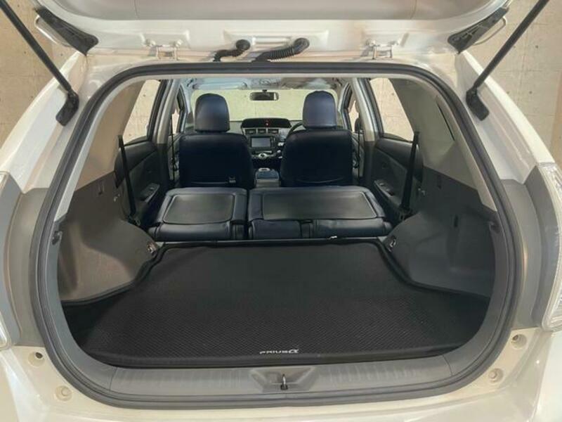 PRIUS ALPHA