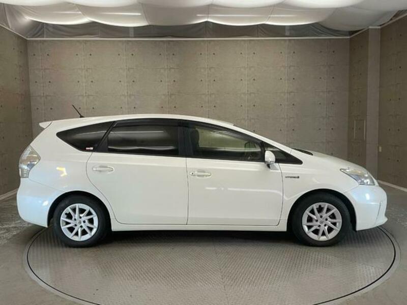 PRIUS ALPHA