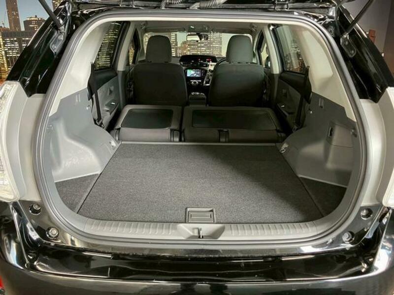 PRIUS ALPHA
