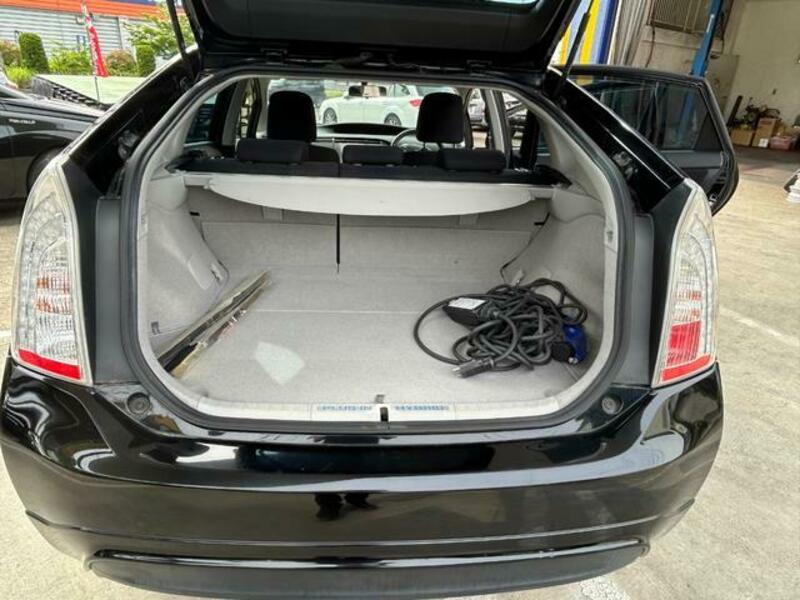 PRIUS PHV
