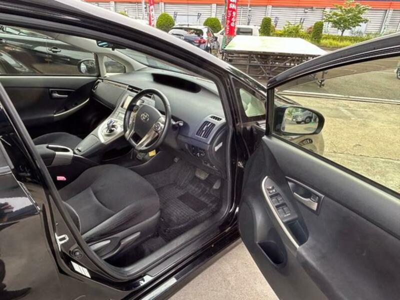 PRIUS PHV
