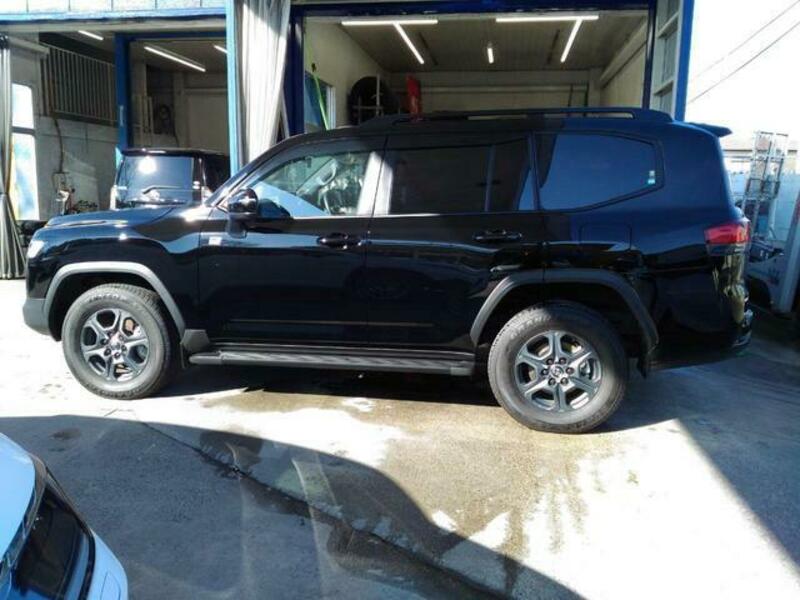 LAND CRUISER