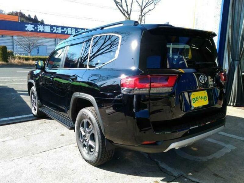 LAND CRUISER
