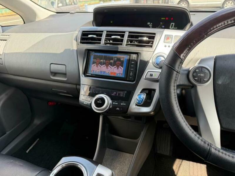PRIUS ALPHA