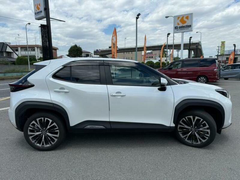 YARIS CROSS