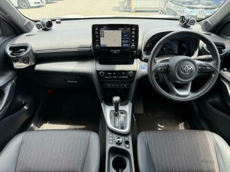 YARIS CROSS