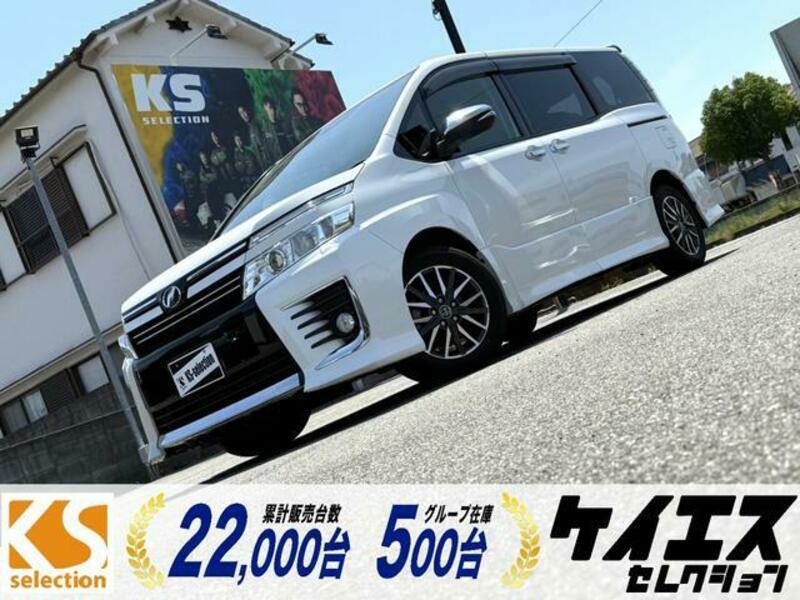 TOYOTA VOXY