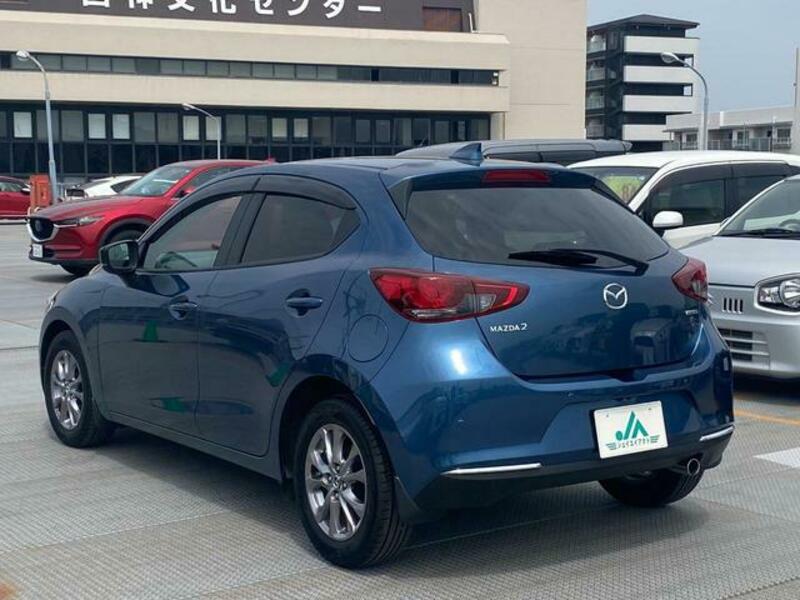 MAZDA2