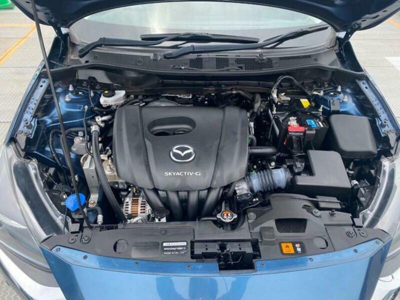 MAZDA2