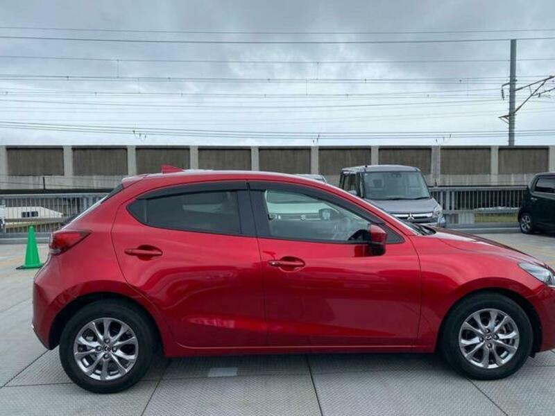 MAZDA2