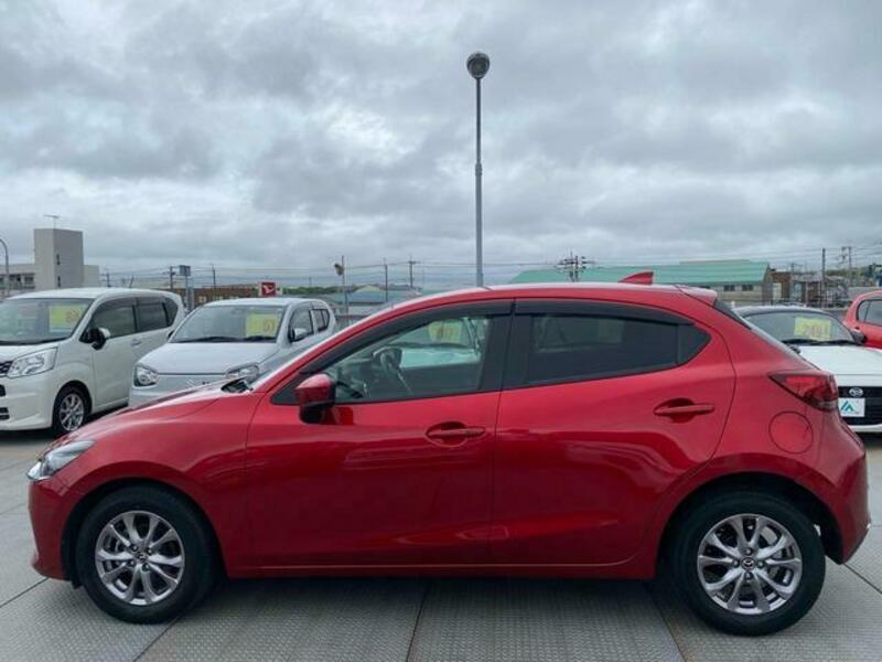 MAZDA2