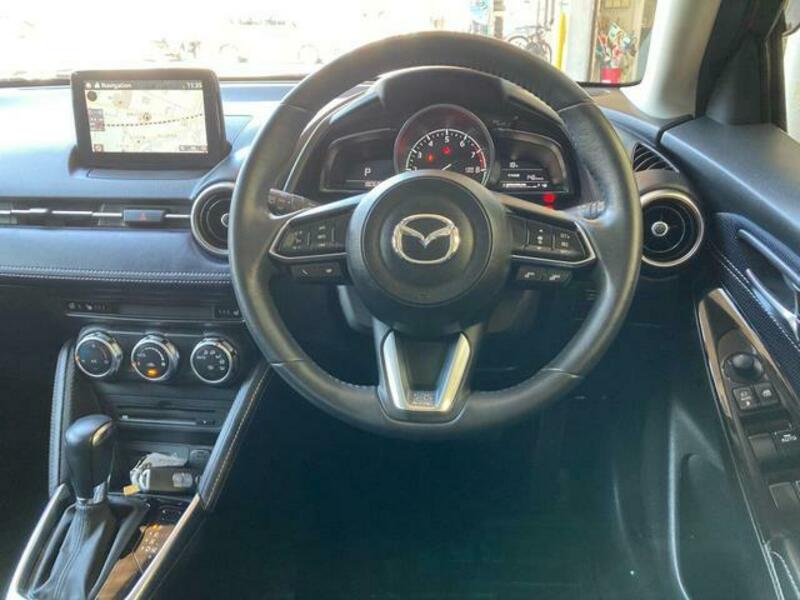 MAZDA2