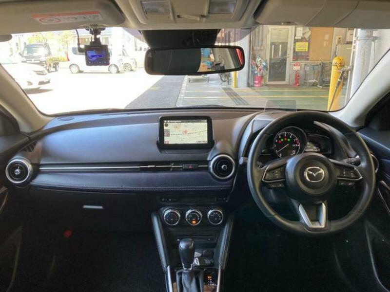 MAZDA2