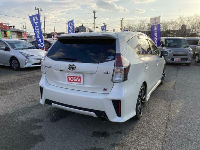 PRIUS ALPHA