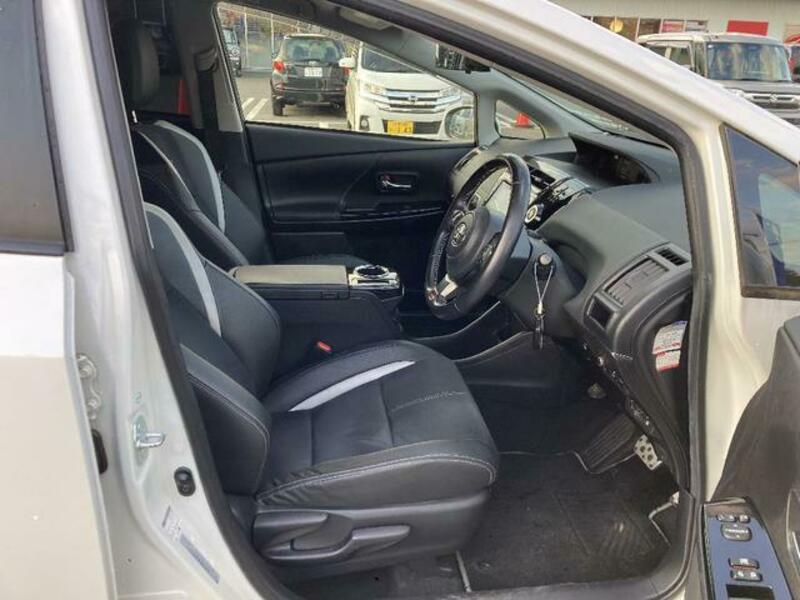 PRIUS ALPHA