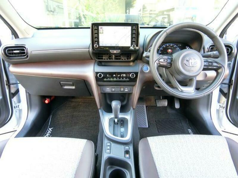 YARIS CROSS