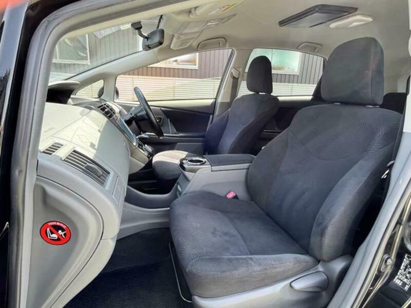 PRIUS ALPHA